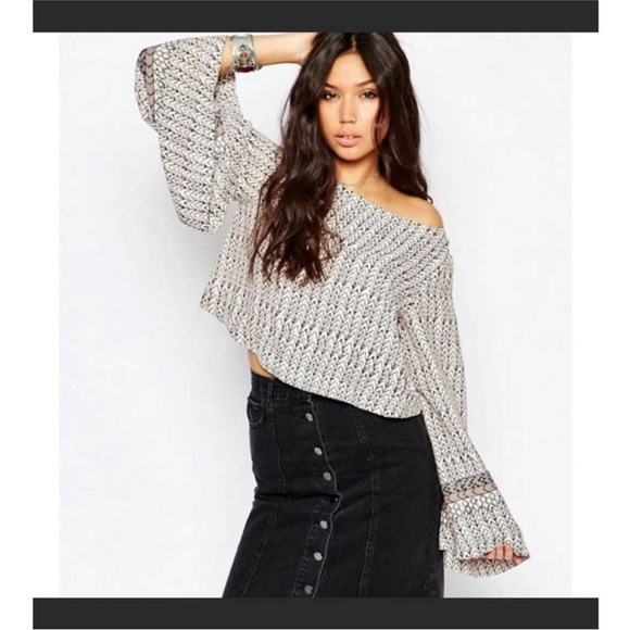 Free People Stars Aligned printed bell sleeve top‎ Size Small - Picture 1 of 7